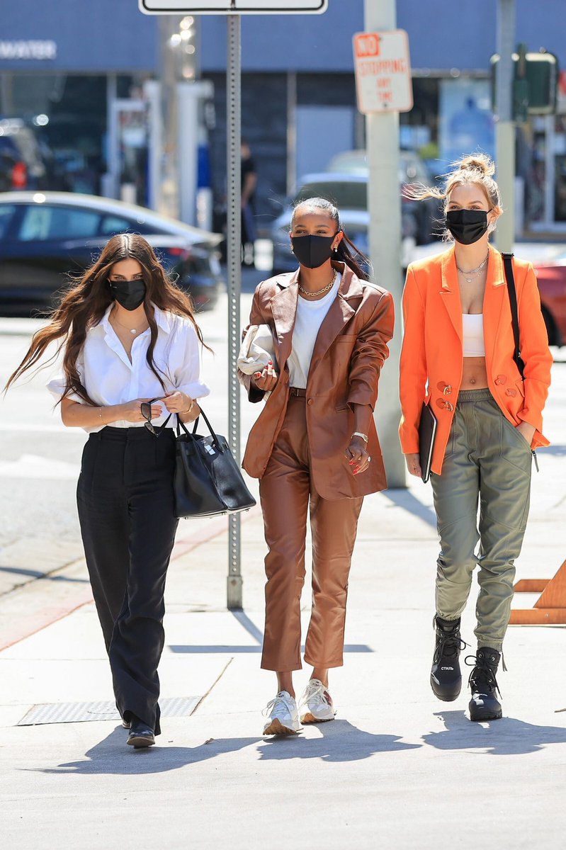 vsactu's tweet photo. New : Sara, Jasmine &amp; Josephine in Los Angeles https://t.co/0eFnyKnFgp