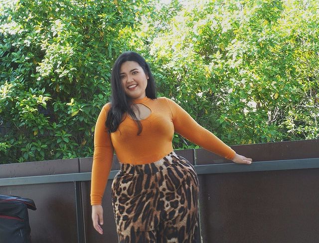 Vc nya sepuas anda asal mau REWEET DAN FOLLOW