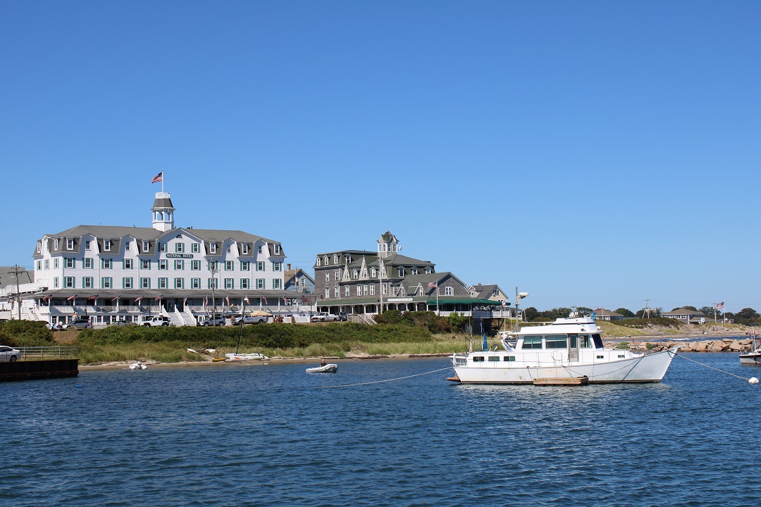 BISterlingHouse's tweet photo. Where the shoreline meets #NewEngland Charm. #BlockIsland #LoveWhereYouVacation #SterlingHouse https://t.co/aFIpfTyDOj