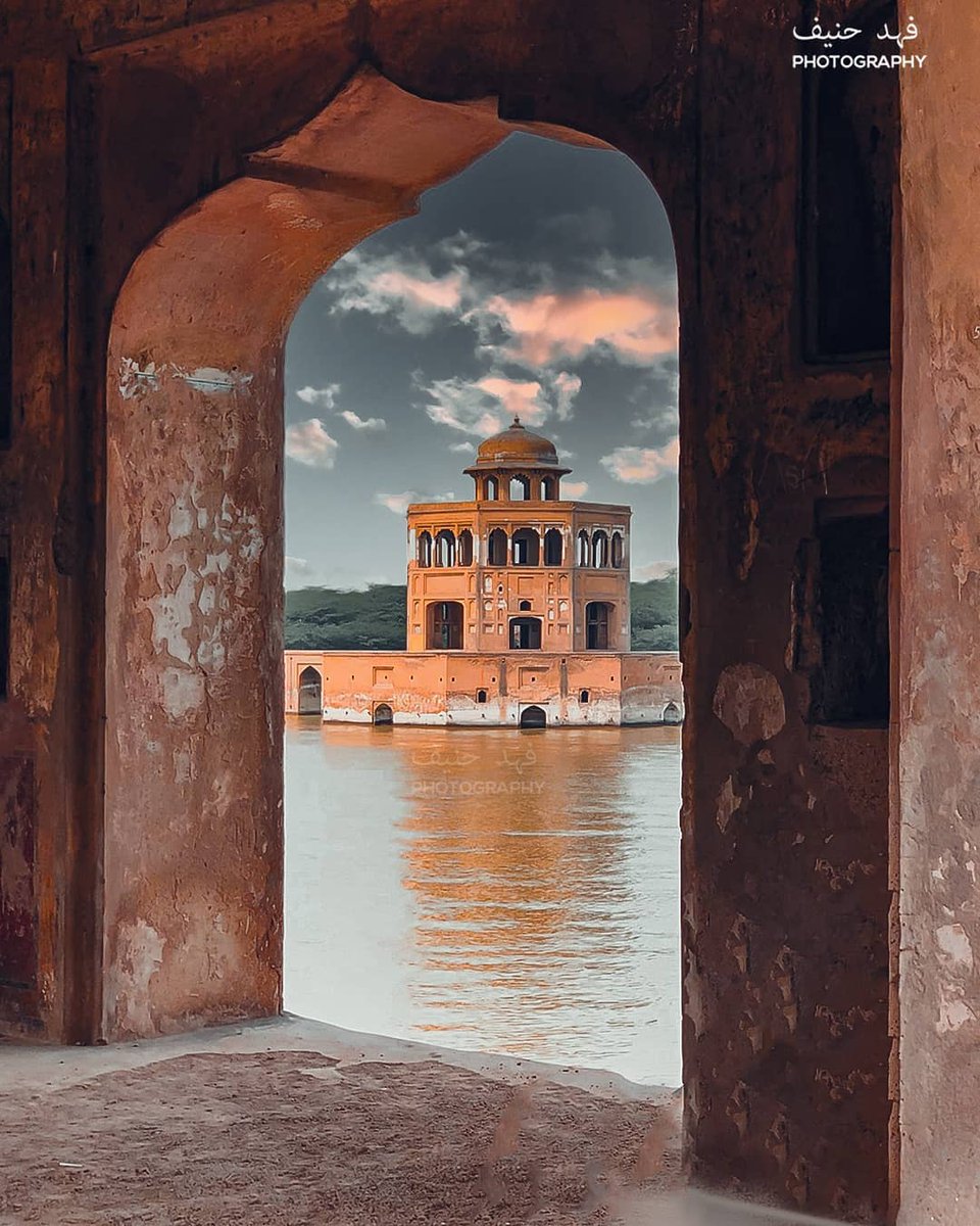 LandofPakistan's tweet photo. Hiran Minar, Punjab, Pakistan 🇵🇰 https://t.co/YJphhjmvGU