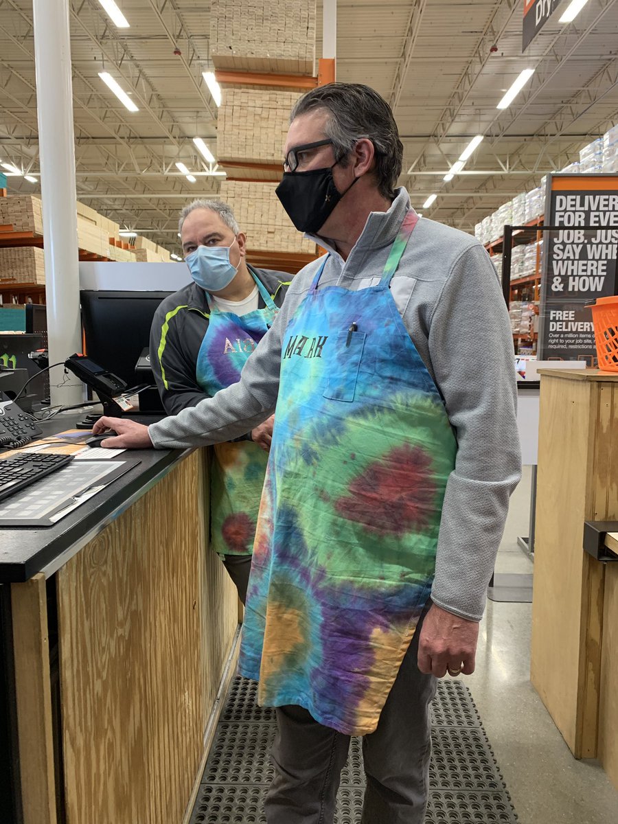 homedepot2760's tweet image. 2760 Success Sharing “Spring Fling”!  Even the boss got into the spirit!  #SuccessSharing