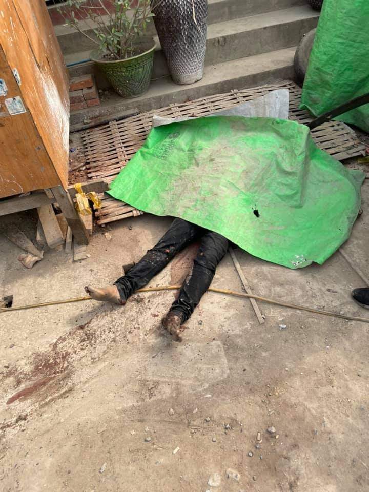 Mrazthurazaw's tweet photo. tw // graphic content 
The junta murdered four protesters and left their bodies near this generator. The writing on the machine says 'There are corpses. Parents, make sure your children don't go out to protest.' #WhatsHappeninglnMyanmar #Mar27Coup https://t.co/WZgkU8WguT