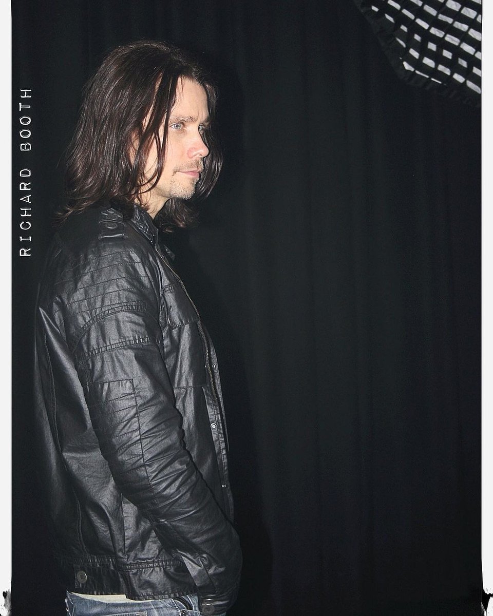 MKennedyBelgium's tweet photo. @MylesKennedy @alterbridge by @richbooth72 
Manchester 2008 
Beautiful picture ! 💕
#MylesKennedy #AlterBridge #RichardBooth https://t.co/3MtMzfvmUz