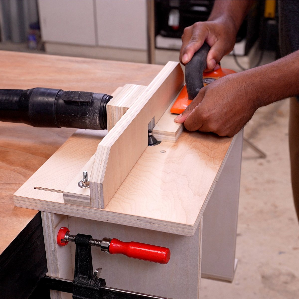 Benchtop router table build 
Video: youtu.be/jKUsfOAakEs 
Blog post: diycreators.com/benchtop-route…
#sponsored #HomeDepotPartner #THDProSpective #routertable