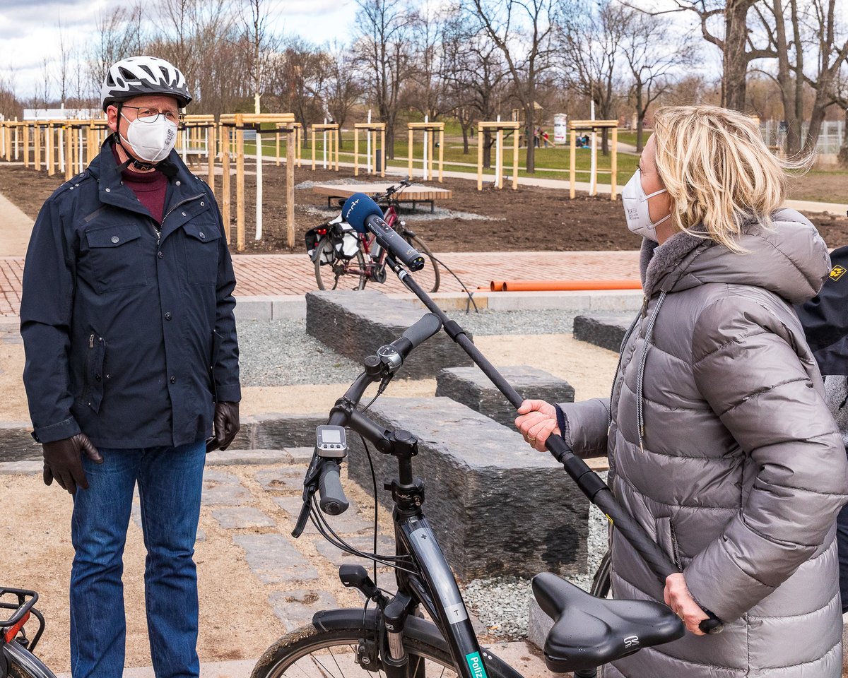thueringende's tweet photo. „Die Bundesgartenschau ist ein wichtiger Hoffnungsträger und wirbt mit ihren 27 Außenstellen für den ganzen Freistaat. Mit der Eröffnung am 23.4. wollen wir ein Zeichen der Hoffnung setzen für eine behutsame, vorsichtige Rückkehr zur Normalität.“ Ministerpräsident @bodoramelow https://t.co/MK7QKFGiT3