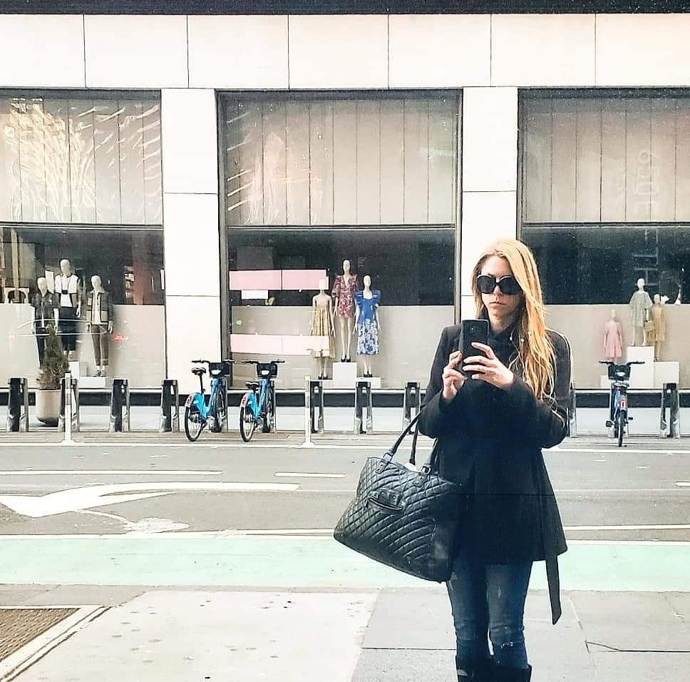 photofervor's tweet photo. Not a soul.. #JustMe ....and the #Mannequins ๐ท (Wandering the empty streets of #NewYork on this day last year)#Selfie #MirrorSelfie #NoMakeUp #Windblown #Wandering #AllByMyself #Pandemic2020 #Manhattan #NYCVisuals #Covid_19 #Coronavirus #SocialDistancing #NYNY #Photofervor https://t.co/oFNhDSH3BT