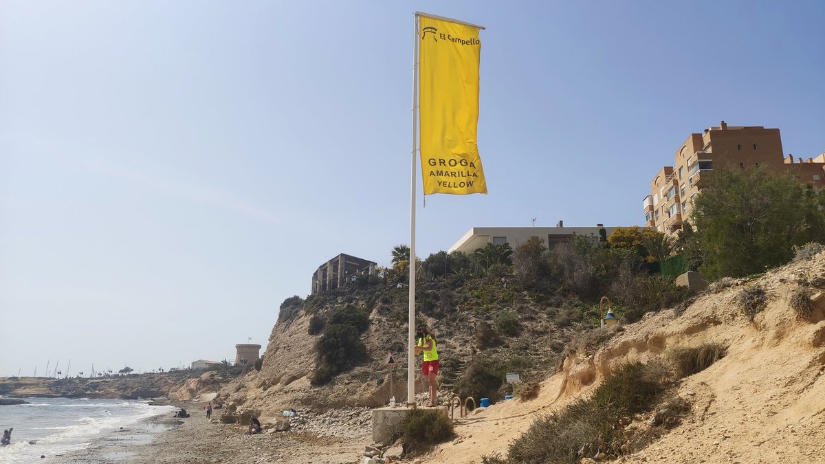 ElCampelloAyto's tweet photo. #Playas de @ocajuliocs arranca la temporada. Damos la bienvenida a nuestro equipo de #salvamento y #socorrismo ππ #LaAlmadraba #PlayasResponsables #PlayasSaludables #PlayanSinHumo https://t.co/JKmeJxBQpd
