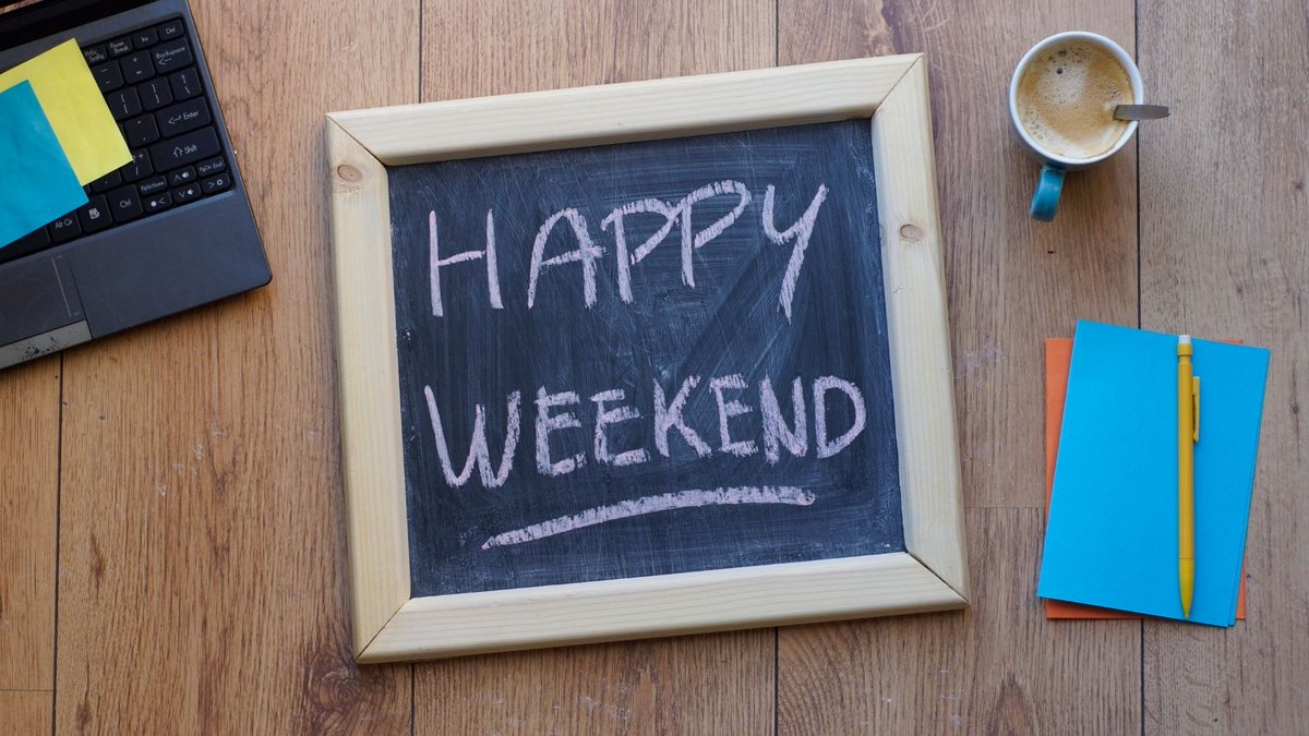 UniWestLib's tweet photo. A spring heatwave (you say)...Get your study hours in while you can this weekend before the mercury rises. Weekend Library chat is open today and tomorrow from 11am to 5pm for all of your library search needs. Click the link to chat https://t.co/7muOIimTHX #WeekendLibrary https://t.co/M1rMzLjQTY