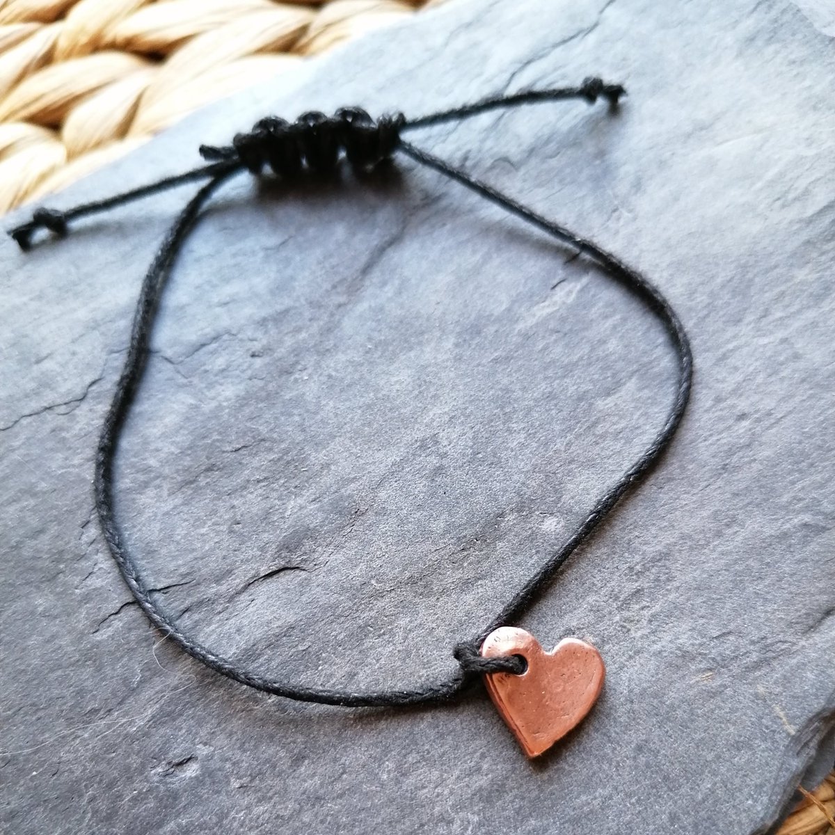 A NEW PRODUCT! It's just £5 this week as an introductory price.  It's a cute little copper heart on an adjustable cord bracelet.
etsy.me/3tDUe9s 
#friendshipbracelet #copperfriendshipbracelet #copperjewellery #lockdowngift #missyougift #stringbracelet #adjustablebracelet