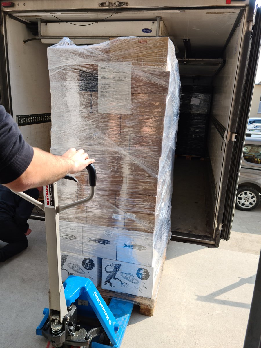 Good news to our friends in Germany. A pallet filled with the best beers we have to offer is en route to our partner in Augsburg!
#fehernyul #beer