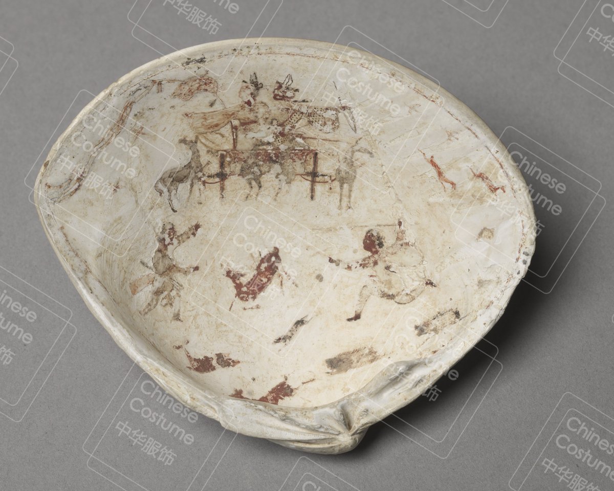 The Kill
300-100 BC; late Warring States period (475-221 BC) 
Painted clamshell
Cleveland Museum of Art 

#中华服饰
#汉服
#Chinese_hanfu_challenge 
#ChineseCostume
#ChineseArt