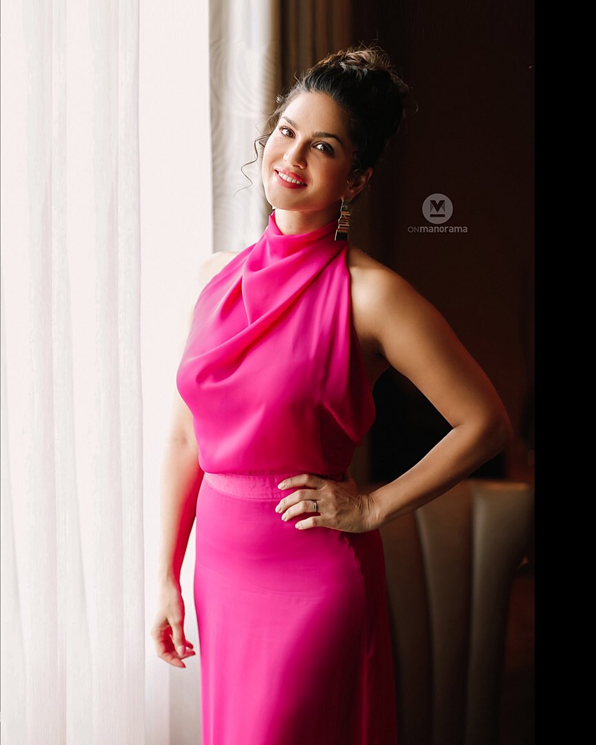 syam__babu's tweet photo. @SunnyLeone #syambabu #SB #photoshoot #manorama https://t.co/noZLcaqs22