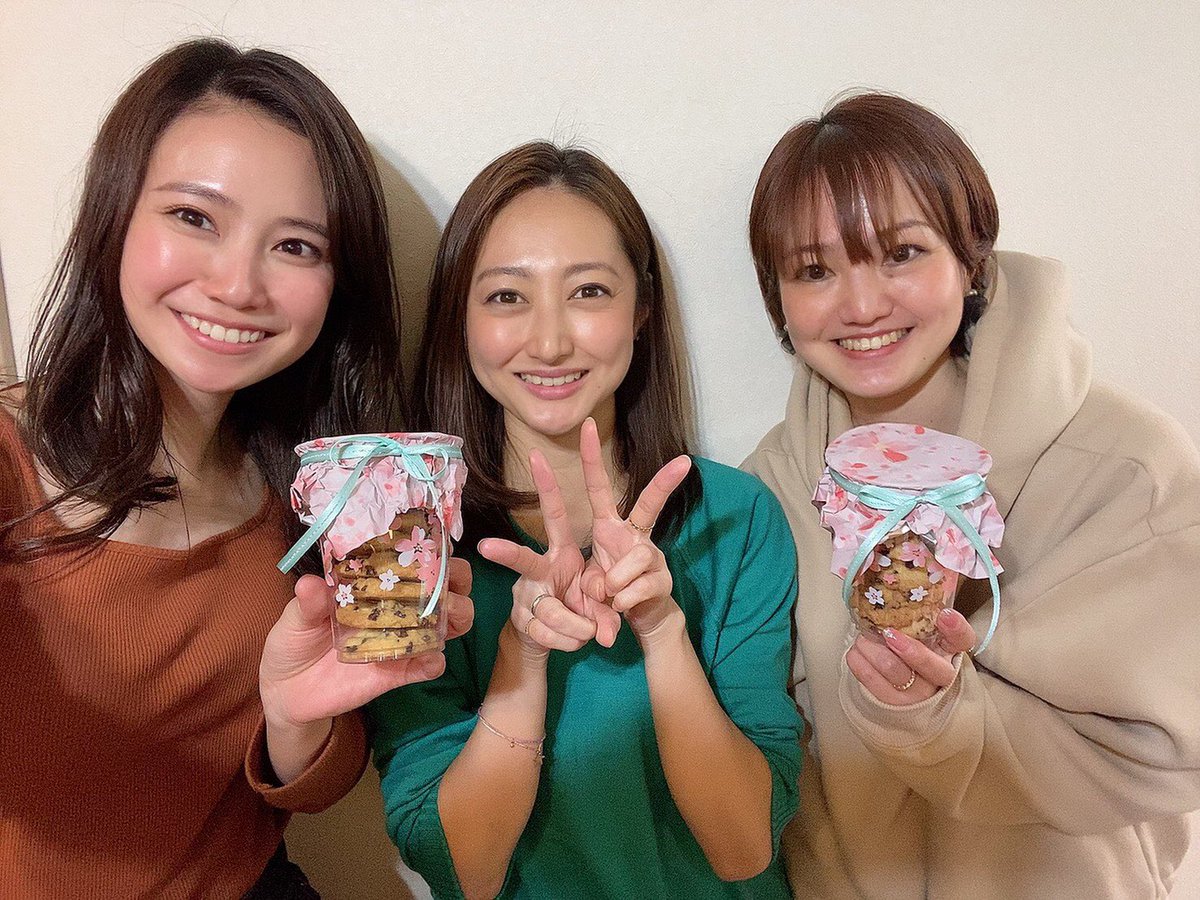 a_urumi's tweet photo. 久しぶりのデートは最高だった♥かわいい2人に癒され、おかげでたっぷり充���できた。かわいいって才能だし、その上、頑張り屋さんで心から尊敬する友だち✨大切な時間は好きな人と過ごす！改めて、心に決めました。必要なとこにパワーを使おう。
次はゆかりさんも一緒に☺️
#ゆっちゃんの手作りクッキー https://t.co/4m0pA9rltk