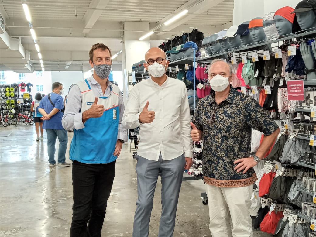 ChambardOlivier's tweet photo. #Decathlon poursuit son développement en 🇮🇩 avec l'ouverture d'un magasin à @MallOfIndonesia, dont les articles sont en grande partie fabriqués en 🇲🇨 
@JereRuppert 
@KBRI_Paris https://t.co/u0YOIByoIH