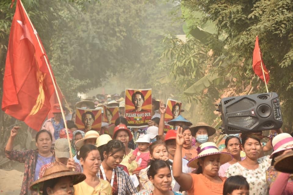 More than 2,500 people from villages in Kanni Township in Sagaing Region staged a protest against the military regime on Mar. 27. #WhatsHappeningInMyanmar