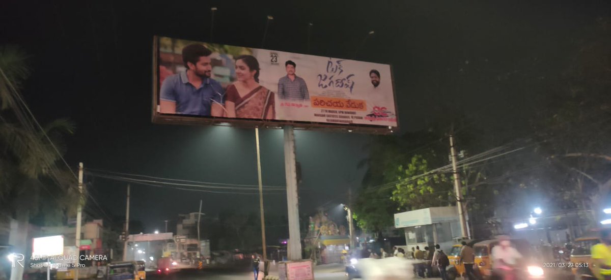 AlwaysNaniFans's tweet photo. #TuckJagadish Hawaa at Rajamahendravaram!💥

Hoardings of 'Parichaya Veduka' which is set to start from 6PM📝

Ready to TUCK at the event ?

#TuckJagadishOnApril23rd
@NameisNani @riturv @aishu_dil @ShivaNirvana @MusicThaman @sahugarapati7 @harish_peddi @sahisuresh @Shine_Screens https://t.co/PPerbylNGv