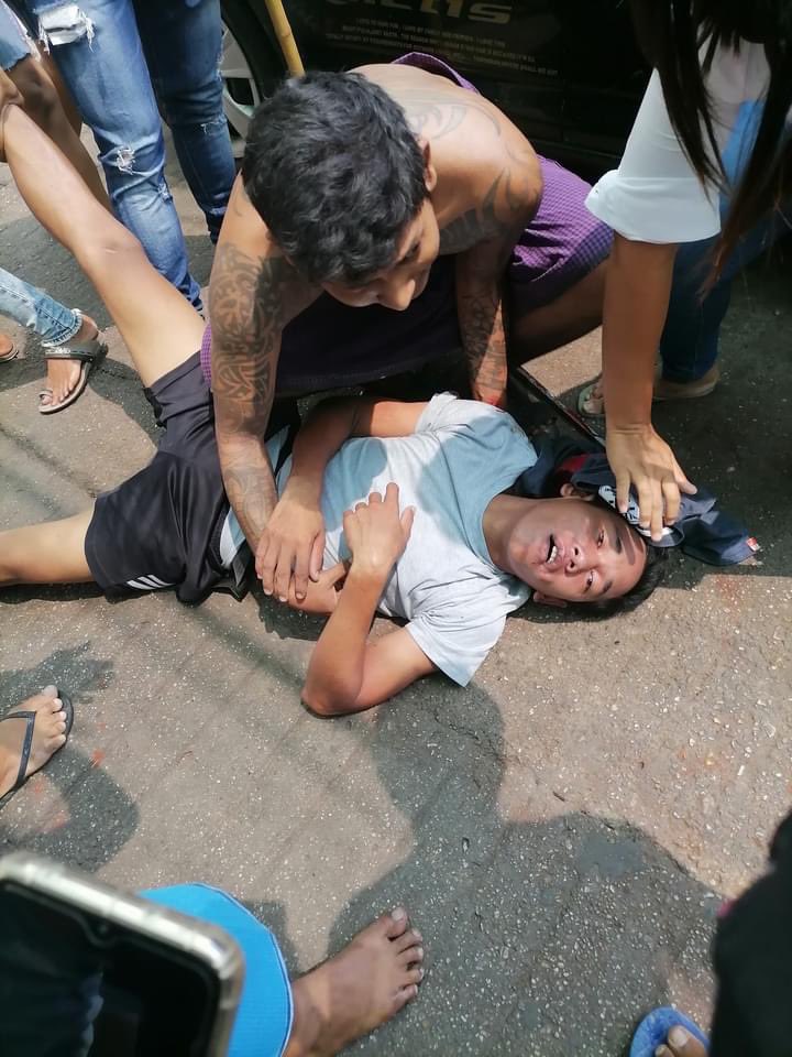 Sanchaung, Yangon:

• he was shot in the head by Terrorists (#Myanmar security forces) and is in critical condition.

#WhatsHappeningInMyanmar #AntiFascistRevolution2021 #Mar27Coup #MilkTeaAlliance