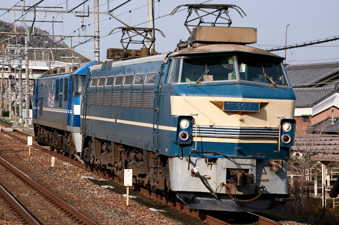 STFmk21's tweet photo. 2021/3/27　島本にて
8865レ　EF66-27+ﾑﾄﾞEF210-9
直前に光線が回復してくれて良かったです。日の丸ですけどね... https://t.co/4CqHRc3vWc