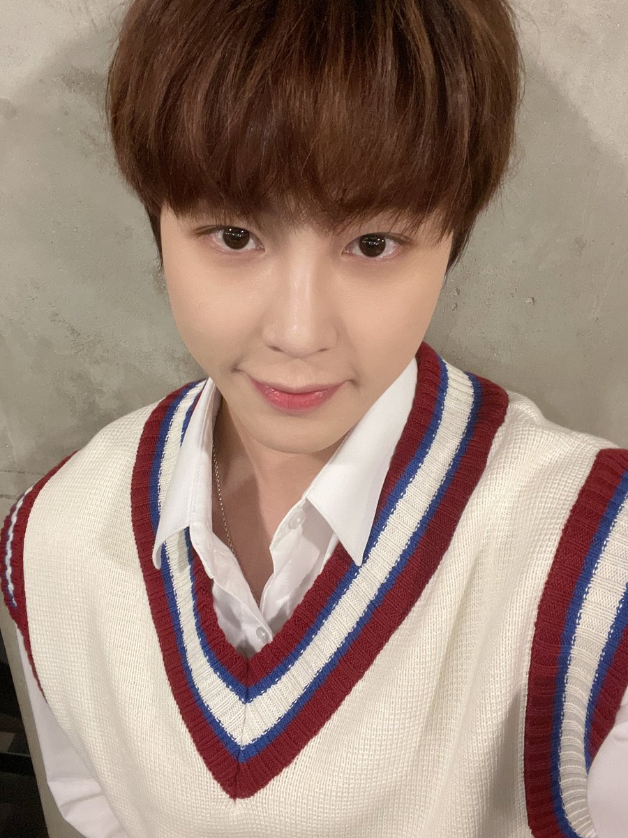 gooreumseng's tweet photo. 하성운 살아있네... 감사합니다❤️
어깨가 으쓱으쓱~ 비 오니까 조심히 안전하게 좋은 하루 보냅시다~~👏👏👏
#하성운 https://t.co/fOCo00BA6P
