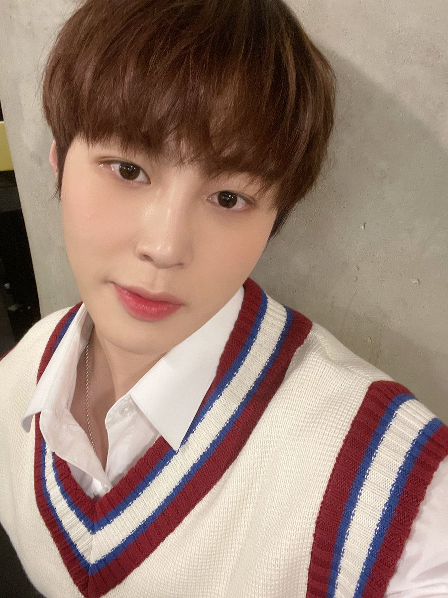 gooreumseng's tweet photo. 하성운 살아있네... 감사합니다❤️
어깨가 으쓱으쓱~ 비 오니까 조심히 안전하게 좋은 하루 보냅시다~~👏👏👏
#하성운 https://t.co/fOCo00BA6P