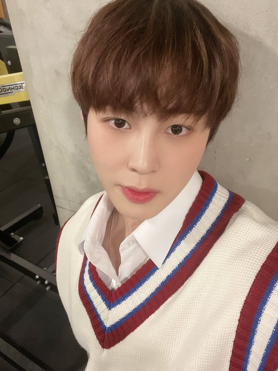 gooreumseng's tweet photo. 하성운 살아있네... 감사합니다❤️
어깨가 으쓱으쓱~ 비 오니까 조심히 안전하게 좋은 하루 보냅시다~~👏👏👏
#하성운 https://t.co/fOCo00BA6P