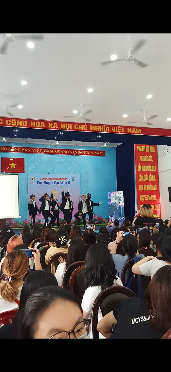 chamcham_nt's tweet photo. I'm honoured to be one part of "For Suga For Life S3" 🥰
Thanks for all the enthusiastic staff and our sweet family ARMY 💜
Let's give a hug to each other 🤗luv u all ❤️
#FSFL3 #FORSUGAFORLIFE3 #SPRINGGOESON @FSFL_VN @BTS_twt https://t.co/s0nm0MrNKR