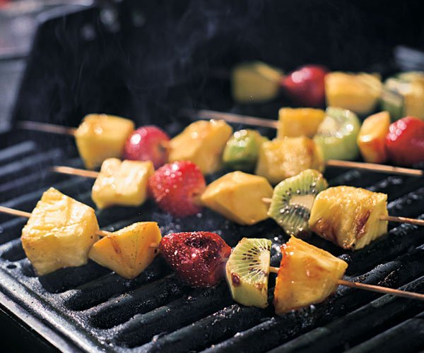 CalumMorganSWAT's tweet photo. Grilled some fruit for the beauts watching their hour glass figure. Drizzled with a little local Britsh honey. Miami has treated me very well for this Spring Break #BBQthrowdown https://t.co/GsijfPJ0SH