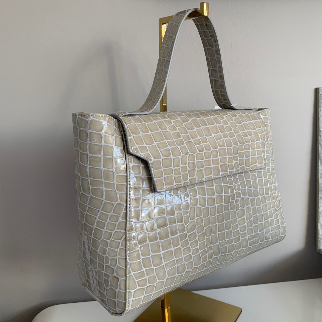 Time to add some elevated accessories in to your wardrobe. Cara, in patent mock croc effect Spanish leather in chic light grey.

 #auroralondon #carabag #tophandletote #carryall #newseason #cultbag #botd #classicchic #foreverbag #foreverfashion #buylessbuybetter #timelessfashion