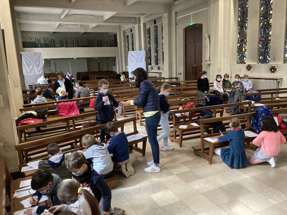 CaenEcole's tweet photo. Hier, les enfants qui préparent leur première communion ont reçu le sacrement de réconciliation. Joie d’être aimés infiniment ! https://t.co/6ILlgUP11A
