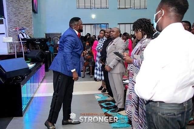 iamthemandate's tweet photo. STRONGER!
The Mandate live at @harvesthouseng
#mymandateisclear
#themandatetravels
#TMconferences https://t.co/yicMzgtswo