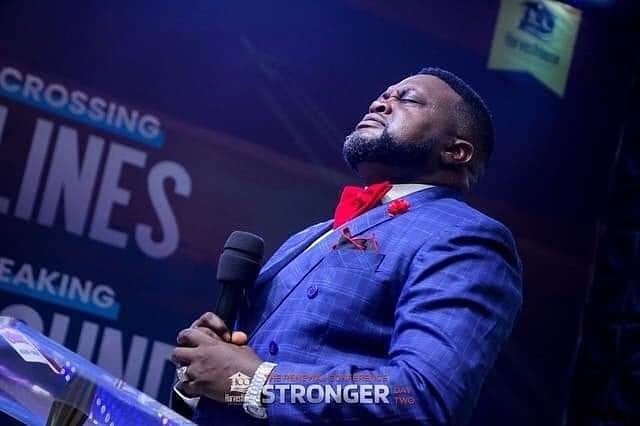 iamthemandate's tweet photo. STRONGER!
The Mandate live at @harvesthouseng
#mymandateisclear
#themandatetravels
#TMconferences https://t.co/yicMzgtswo