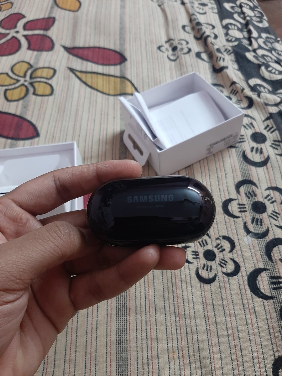 iam_trulyAdarsh's tweet photo. Another awesome addition to the #samsung family ❤❤♥️♥️
Initial impressions looks and sounds great 👍
#Galaxy #BudsPlus @SamsungIndia https://t.co/mFYZ3KlquQ