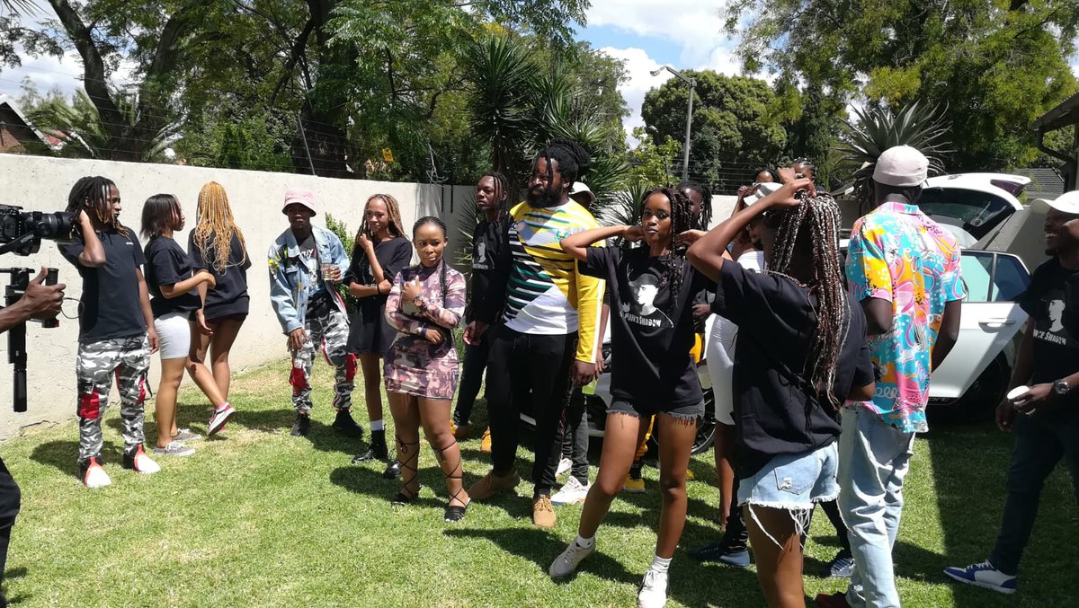 AHT_YssY's tweet photo. #CWithinMusicVideo
Ke kae gana mo lenna keye? https://t.co/DvhVwDWSzN