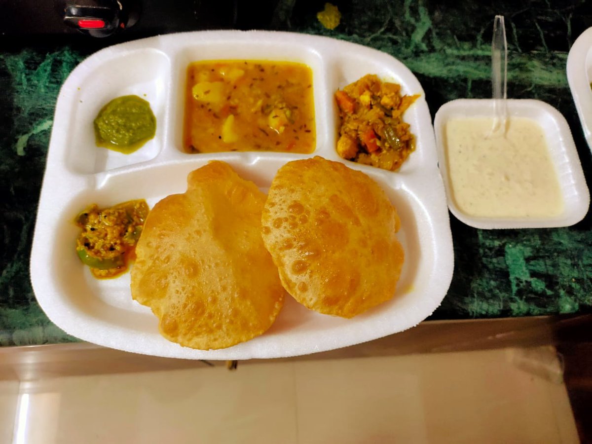 siddharth_atri's tweet image. My favourite home made aaloo puri, kheer....
#RamdevContest #RamdevMasala #IndianSpices #PremiumSpices #BlendedSpices 
Join @SJ_0016 @abha_mishra19 @chilledsup @Mr_YashG @Lokesh_jhaa