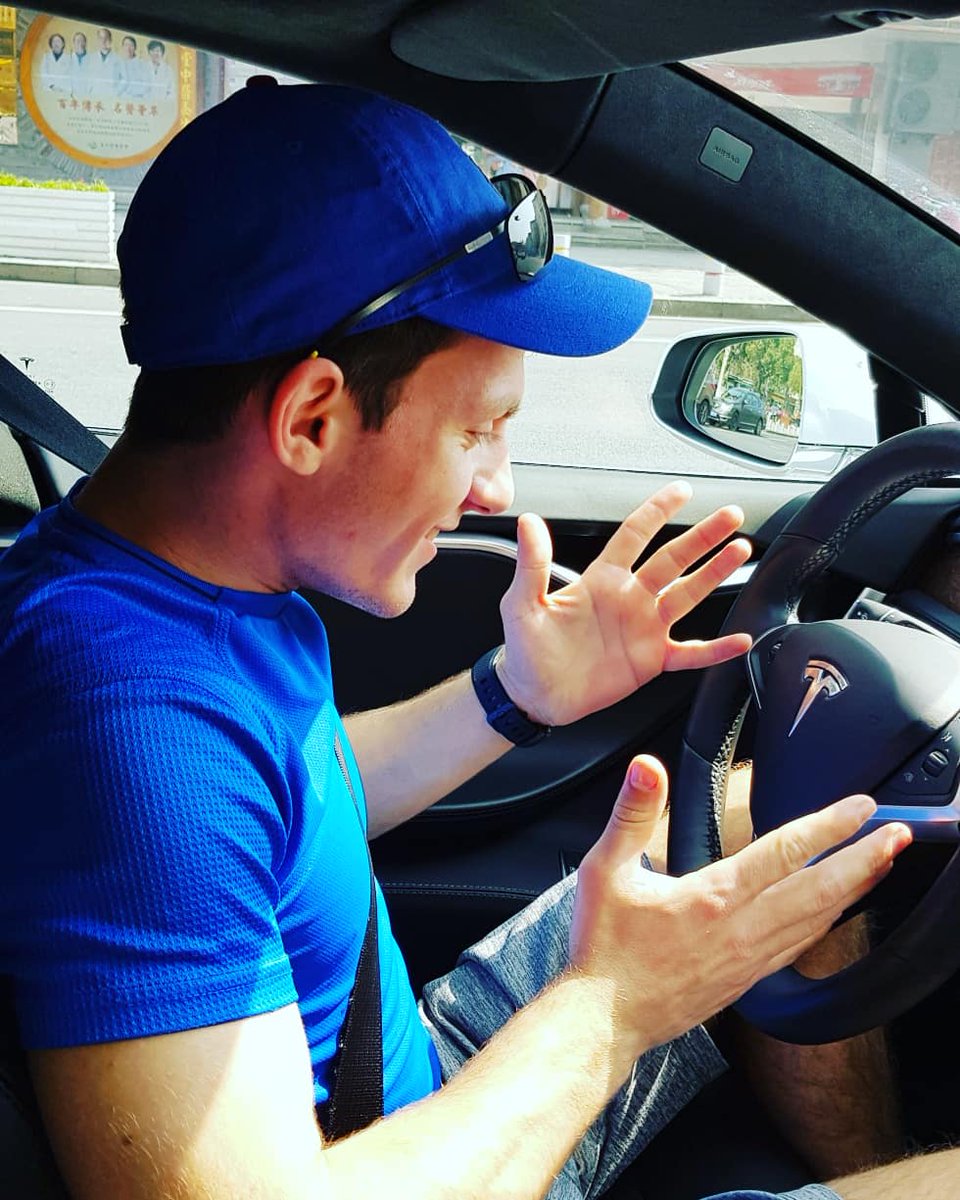 Gabriel39779595's tweet photo. Back in the days when I drove a Tesla Model S P100D for the first time ever.
Amazing experience! 
Thank you @elonmusk @Tesla 
From Hangzhou, China https://t.co/cwcZGp2TD1