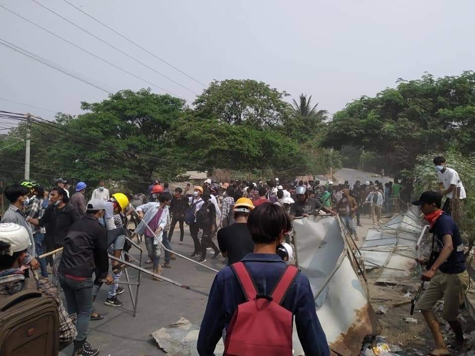 Tw // Meiktila, Mandalay Region: On top of One 15 y.o girl DEAD, THREE more shot DEATH and unknown Casualties at Meiktila now. Brutal crackdown is still ongoing. #WhatsHappeningInMyanmar #AntiFascistRevolution2021