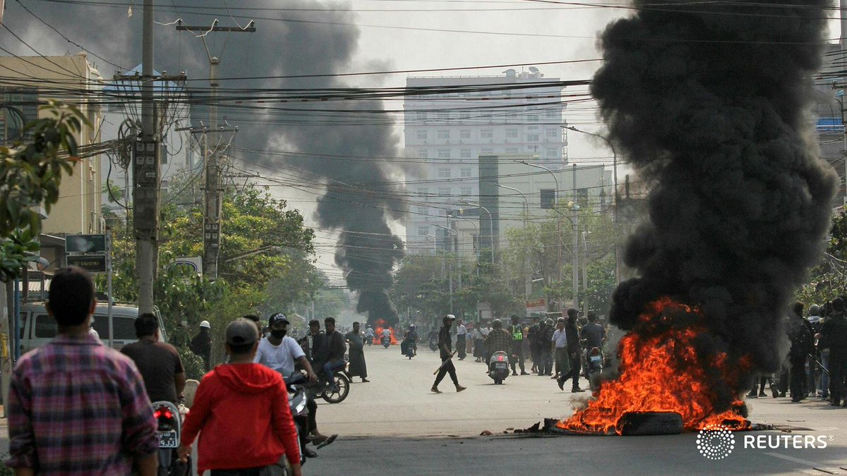 TostevinM's tweet photo. Mandalay today. Anti-coup protesters took to the streets in many parts of Myanmar on Army Day despite the junta's shoot to kill threat. At least 50 people are reported killed so far. #WhatsHappeningInMyanmar https://t.co/rbh7XadvwA