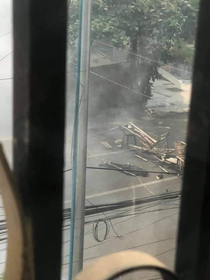Tw // graphic content
Mandalay:THEEE HEAD SHOT casualties in critical condition &amp; death in Mandalay 84x42 St &amp; 38x70/71 St by Snipers! Terrorists are mass killing protestors by shooting head &amp; back intentionally as they announced on state TV. #WhatsHappeningInMyanmar 
#Mar27Coup
