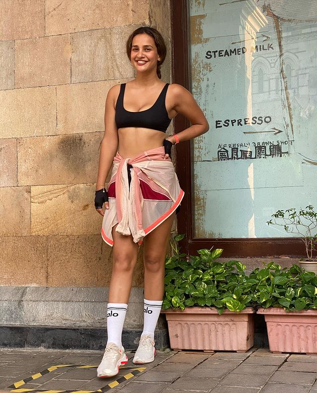 ExeJeEeVgAIIXgK?format=jpg&name=900x900