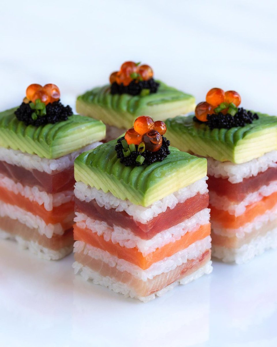 Sashimi art 🍣 

by sushiartisan | IG