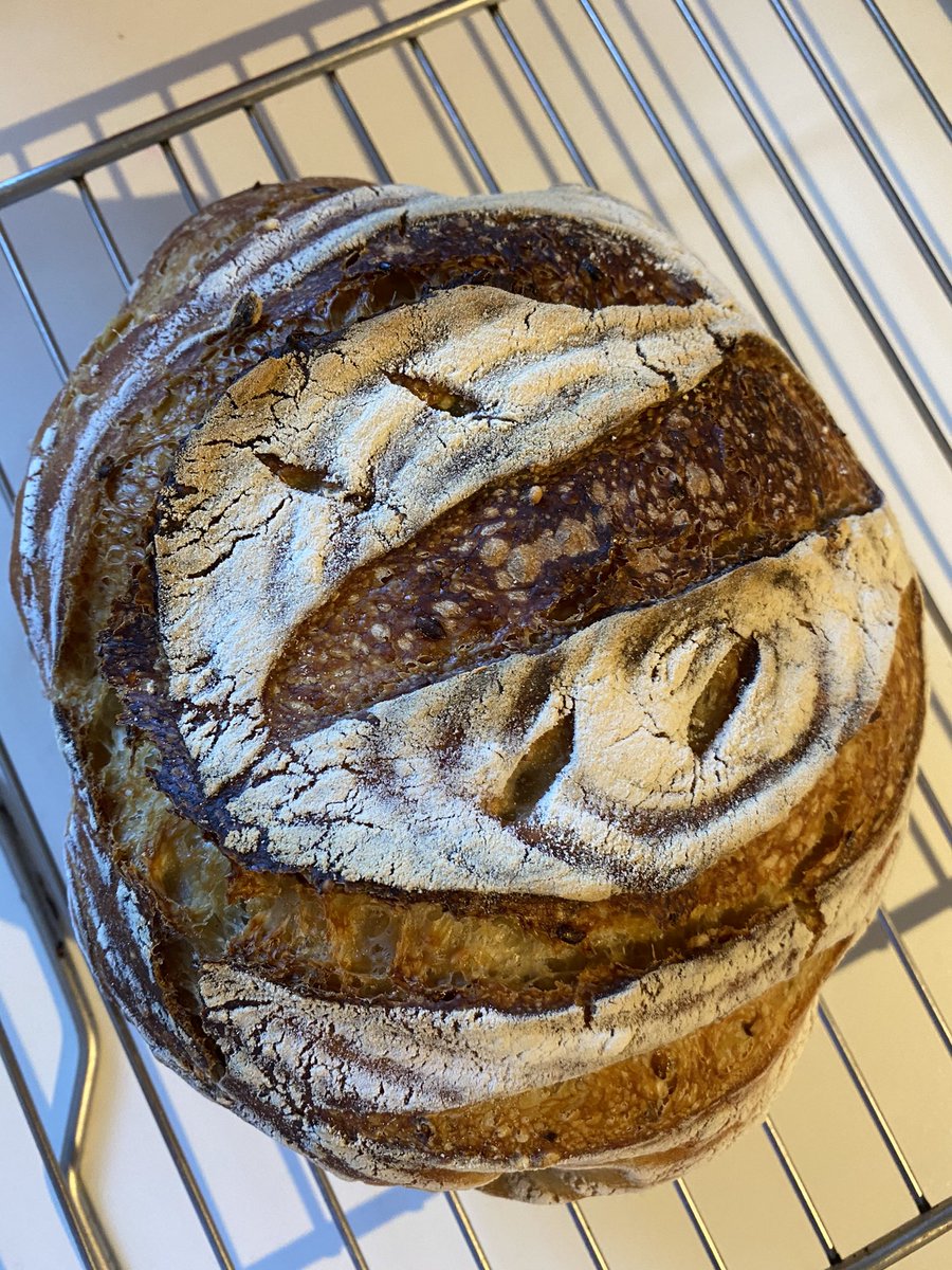 nuttycow's tweet photo. #saturdaybake I’m quite proud of my first #sourdough loaf (cc @handlewithcare) https://t.co/RS37eWAsz0