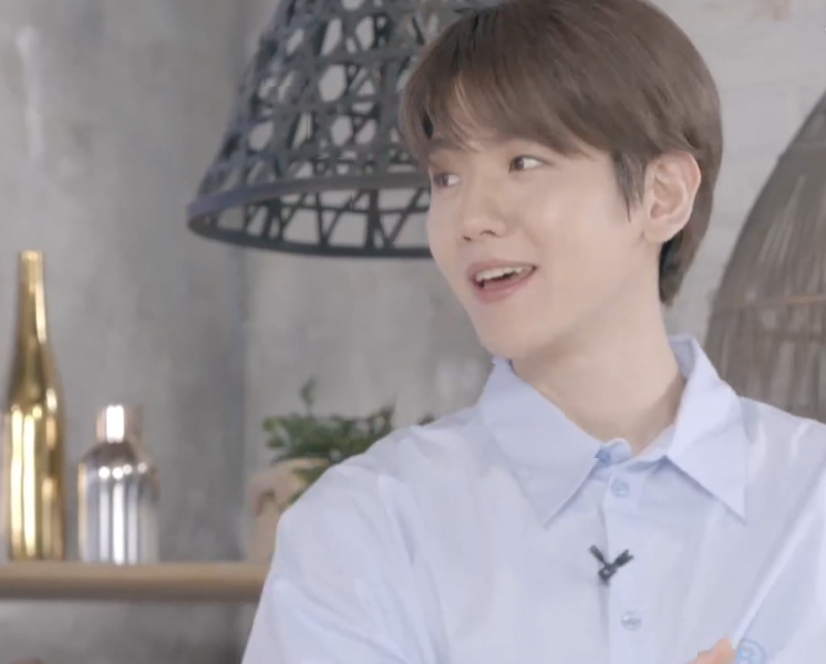 queenbhyun's tweet photo. MC BAEKHYUN ✌️🏻 https://t.co/Pc9Dix2TVk