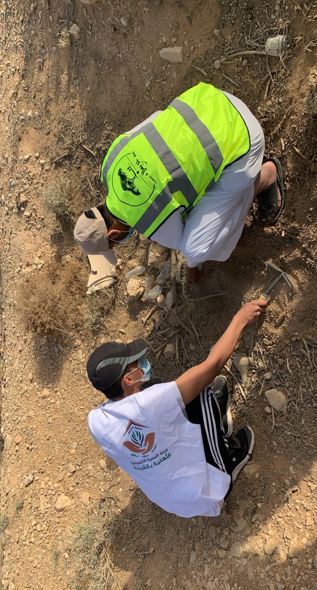 قامت #لجنة_التنمية_الاجتماعية_الأهلية_بالقرينة بالتعاون مع #رابطة_حريملاء_الخضراء @hureymila_green  ضمن مبادرات أسبوع البيئة بعد الموافقة من فرع وزارة الزراعة بحريملاء ، حيث تم إستزراع شتلات من الطلح في سد الملية بالقرينة تمهيدا لزراعة أكثر من ٥٠٠ شتلة