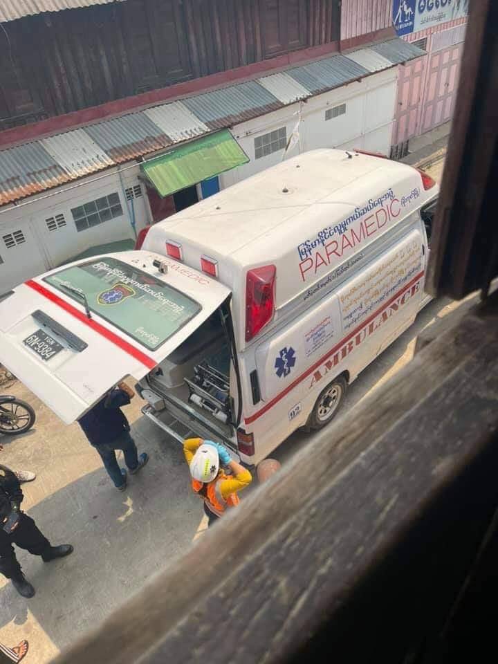 A man from #Mogok was shot in the neck and being chased by Junta terrorists today. He died as he lost lots of blood while hiding from the terrorists.

ANTIFASCIST REVOLUTION
#AntiFascistRevolution2021
#Mar27Coup
#WhatsHappeningInMyanmar