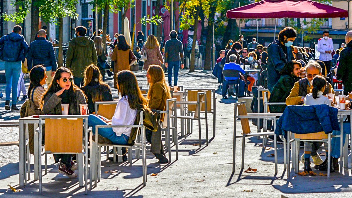 mauricedehond's tweet photo. Als je de ontwikkelingen in Madrid bekijkt, waar de horeca, bioscopen, theaters wel open waren, dan kan je goed zien dat het RIVM model niet past bij de werkelijkheid daar en dus ook niet bij de werkelijkheid in Nederland. 
https://t.co/19kzBR3qX2 https://t.co/gc2Y0o4fhv