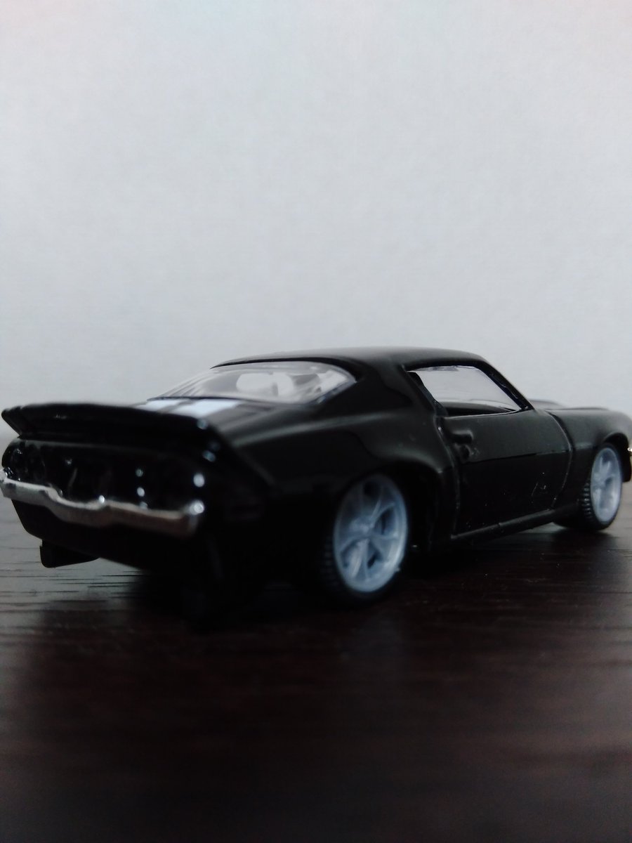 平屋時計 我が家 初のbburago 1 64 1971 Chevrolet Camaro Z 28です 先日 見かけデザインと価格に気に入り 購入しました アメ車には アメ車の良さがあると思っています ブラーゴ シボレーカマロ