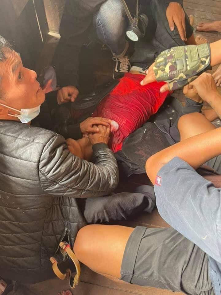 A man from Mogok was shot in the neck and being chased by Junta terrorists today. He died as he lost lots of blood while hiding from the terrorists.

ANTIFASCIST REVOLUTION
#AntiFascistRevolution2021
#Mar27Coup
#WhatsHappeningInMyanmar