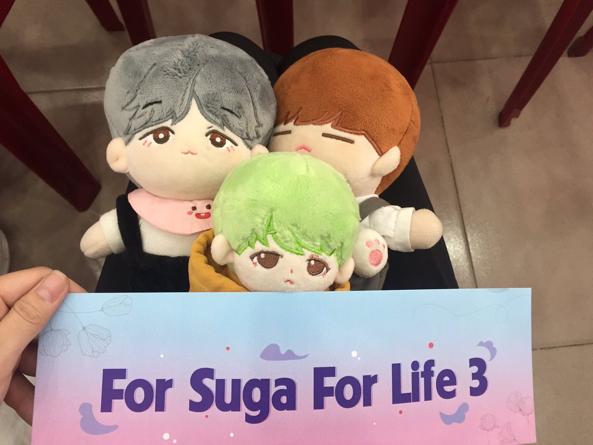 cherylhan01's tweet photo. It’s amazing to be a part of FSFL3. Bcz it’s the 2nd ss of mine, i didn’t feel nervous as i was in FSFL2, it feels like seeing an old friend-the happiness, the pride are all there. Sadly i failed in donating but it’ll be a forever-lasting mmt of me #ForSugaForLife3 #SpringGoesOn https://t.co/irXKreQkkW