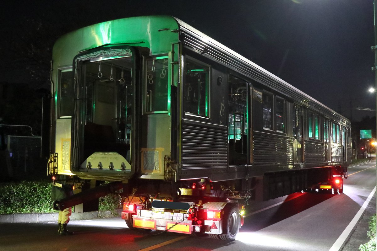 Tokuchan4698606's tweet photo. 2021年3月26日(金)
東急8500系8616F 廃車陸送
第5回目の廃車陸送です。
デハ8751(5号車)・デハ8844(6号車)が搬出されました。
今回で全10両の搬出が完了。
8616F、本当にお疲れ様でした。
ありがとう!さようなら!
#東急8500系
#8616F https://t.co/JHjfmygyx6