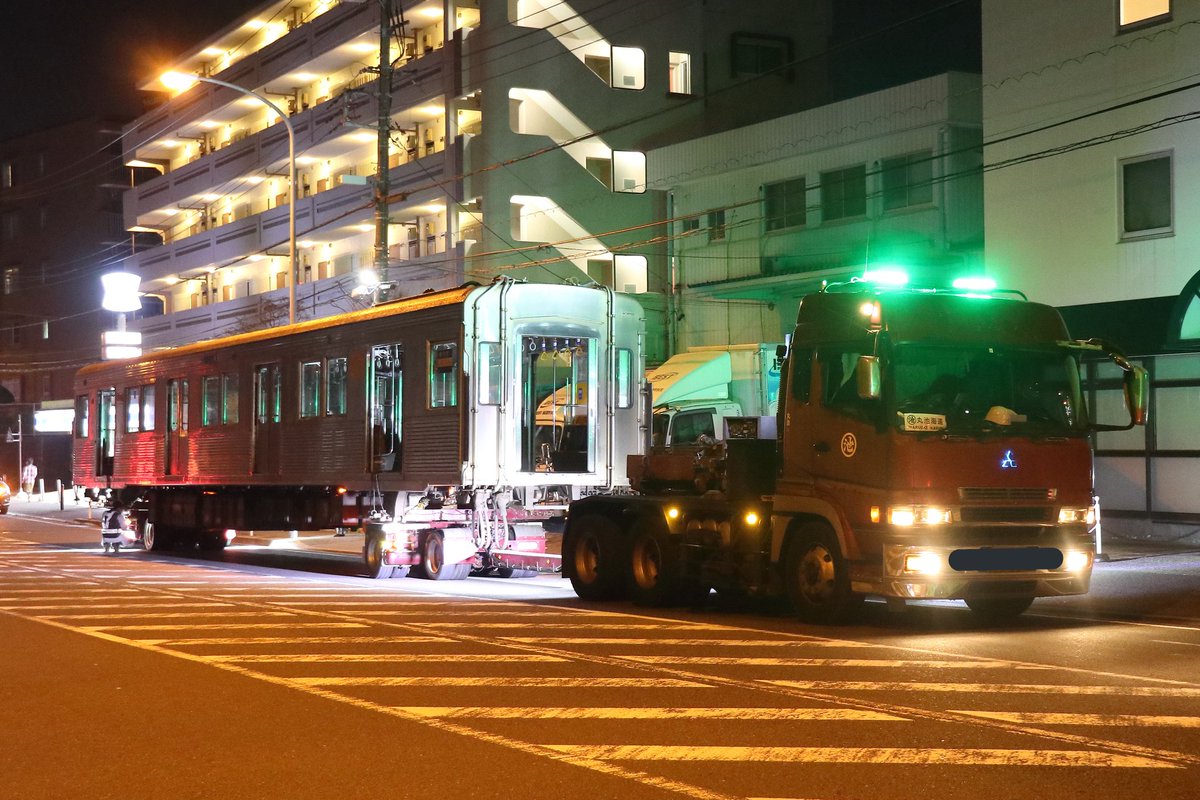 Tokuchan4698606's tweet photo. 2021年3月26日(金)
東急8500系8616F 廃車陸送
第5回目の廃車陸送です。
デハ8751(5号車)・デハ8844(6号車)が搬出されました。
今回で全10両の搬出が完了。
8616F、本当にお疲れ様でした。
ありがとう!さようなら!
#東急8500系
#8616F https://t.co/JHjfmygyx6